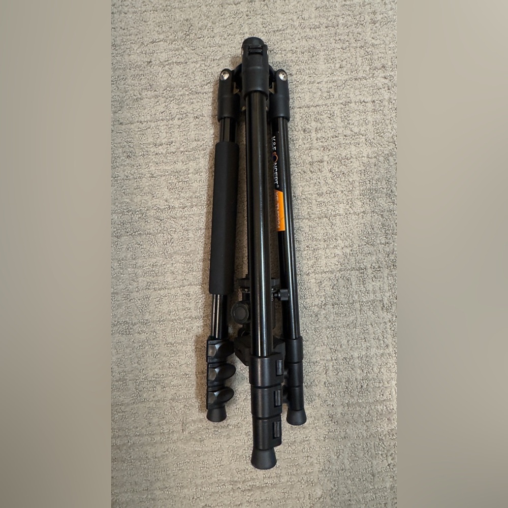 Black Tripod for Cameras - Picture 4 of 4